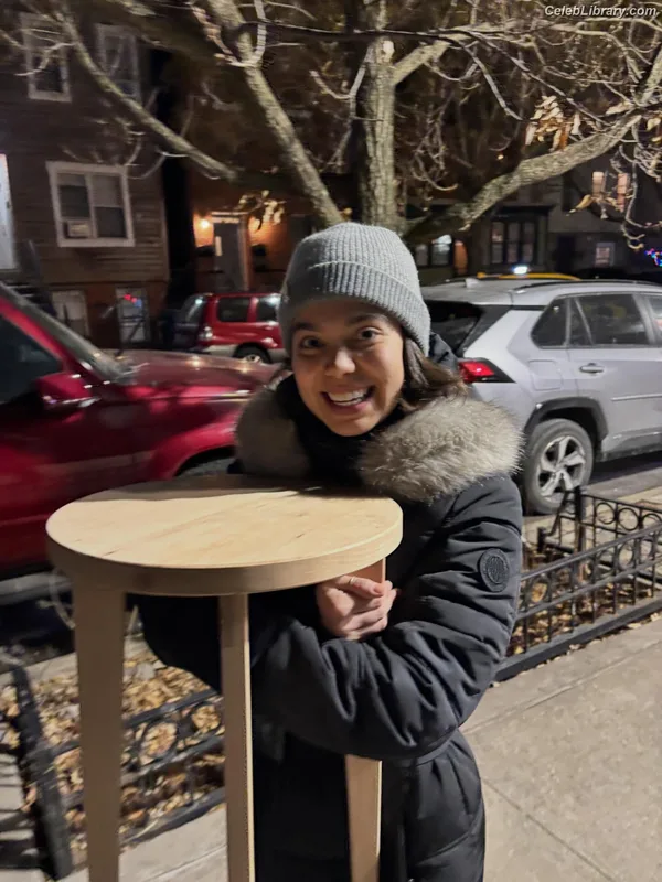 Auli'i Cravalho photo 20 of 423