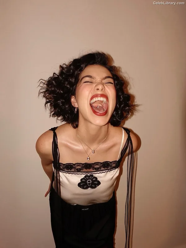 Auli'i Cravalho photo 22 of 423