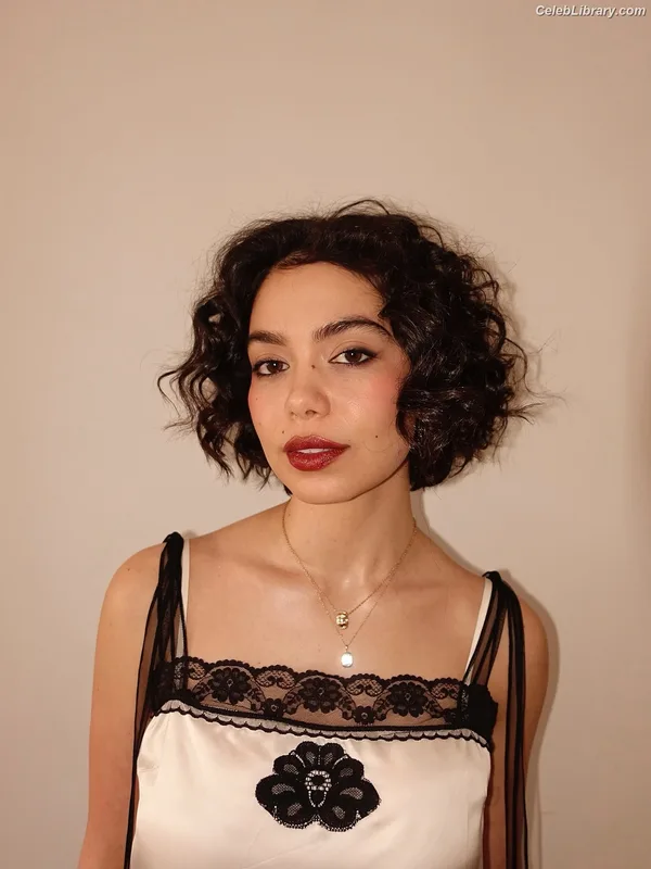 Auli'i Cravalho photo 24 of 423