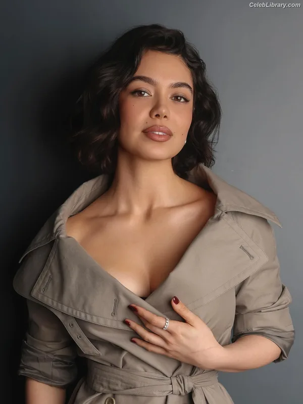 Auli'i Cravalho photo 13 of 423