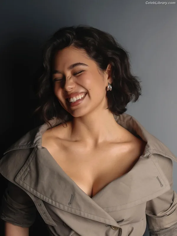 Auli'i Cravalho photo 14 of 423