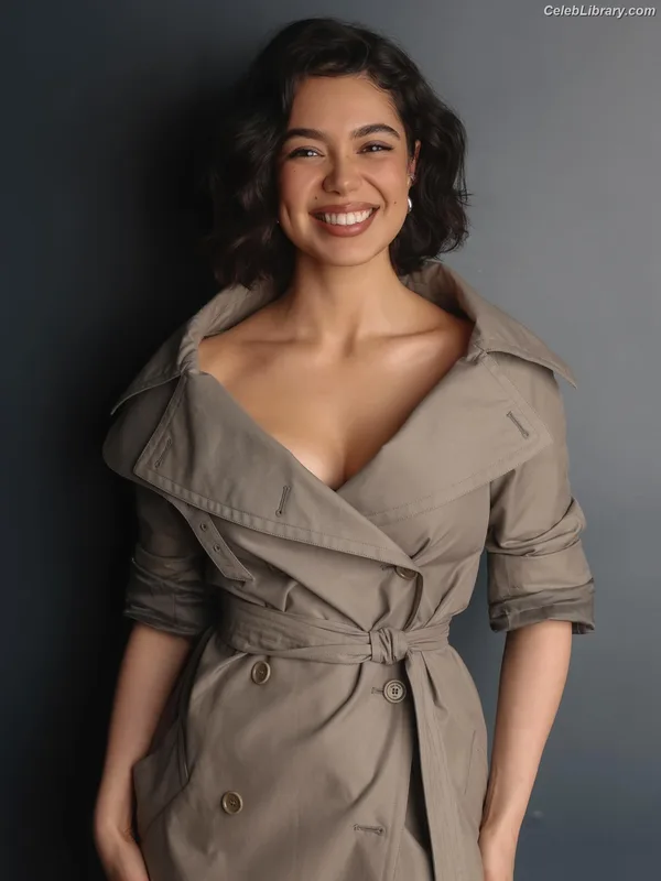 Auli'i Cravalho photo 15 of 423