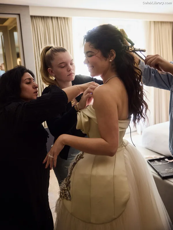 Auli'i Cravalho photo 16 of 423