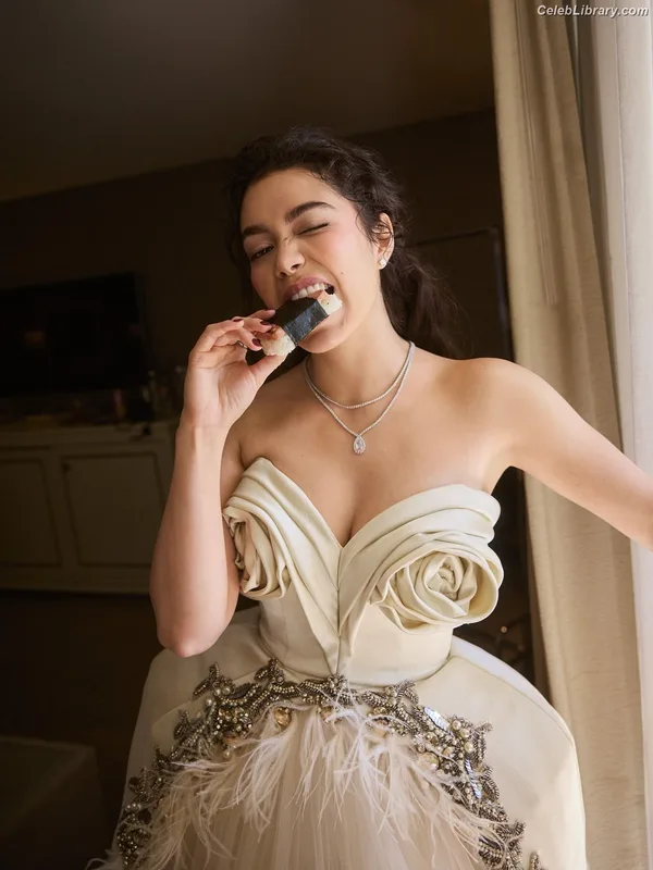 Auli'i Cravalho photo 18 of 423