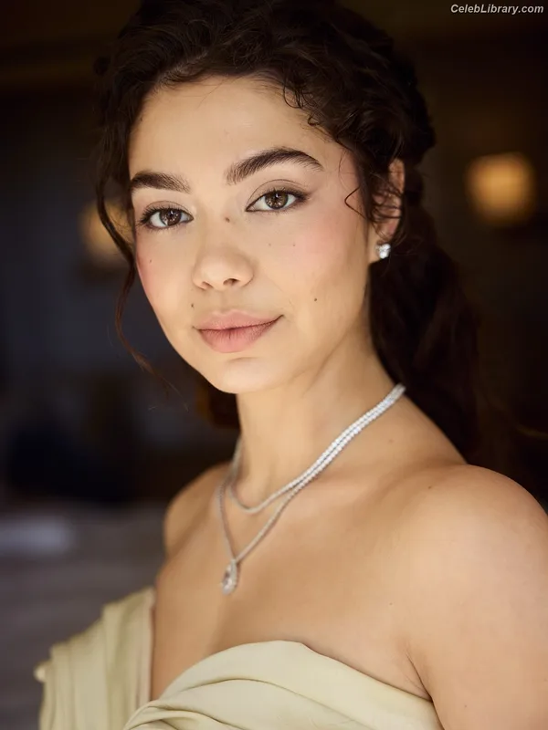 Auli'i Cravalho photo 19 of 423