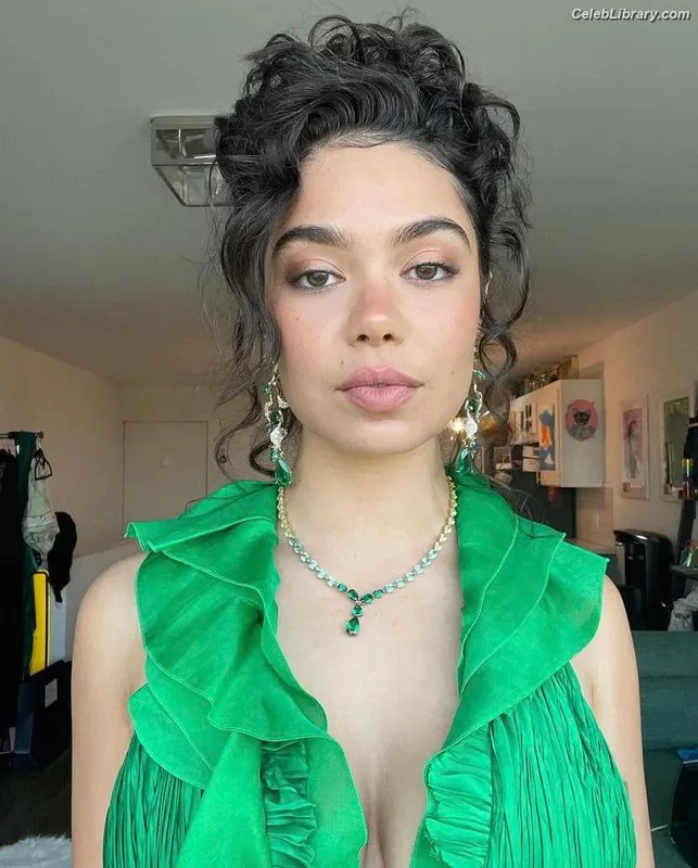 Auli'i Cravalho photo 22 of 423