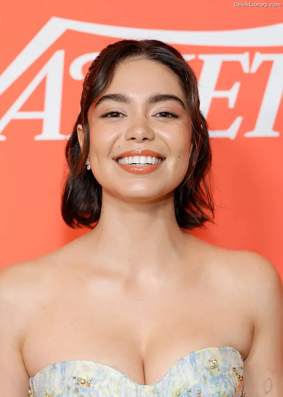 Auli'i Cravalho photo 9 of 423