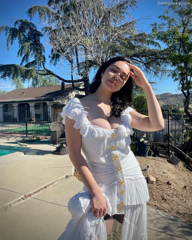 Auli'i Cravalho photo 11 of 423