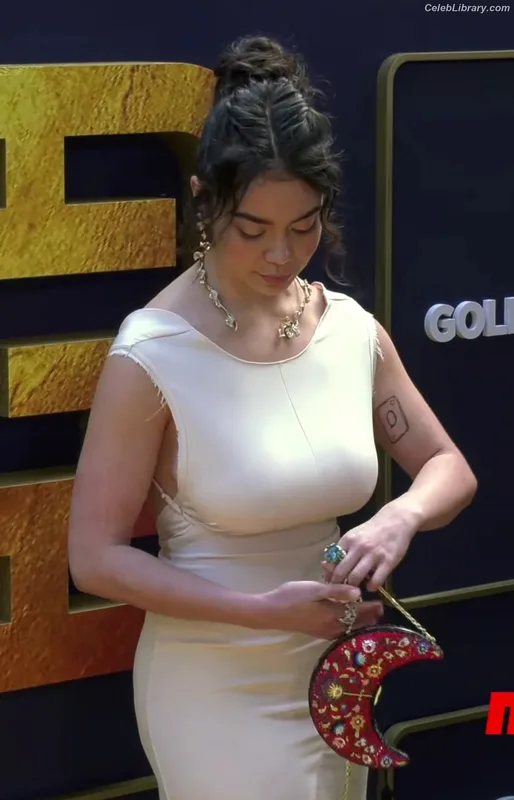 Auli'i Cravalho photo 14 of 423