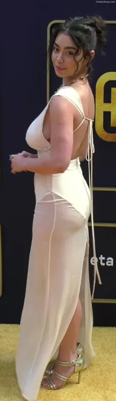 Auli'i Cravalho photo 16 of 423