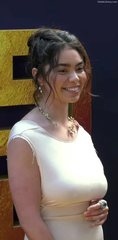 Auli'i Cravalho photo 23 of 423