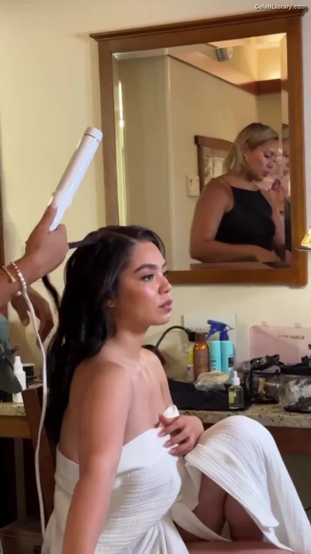 Auli'i Cravalho photo 8 of 423