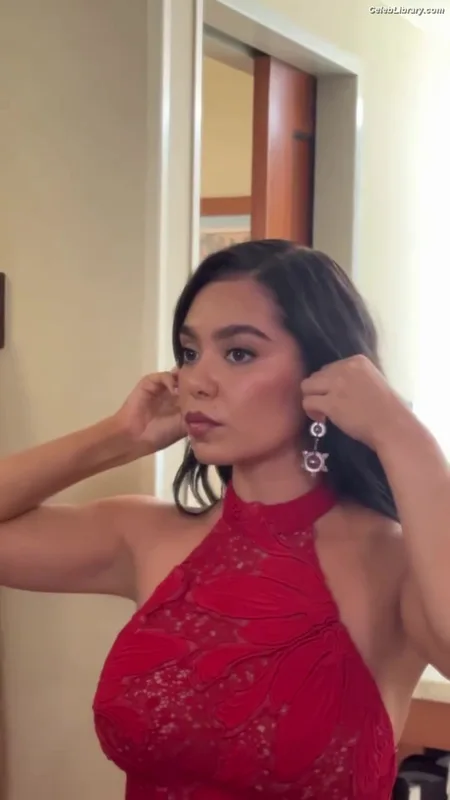 Auli'i Cravalho photo 10 of 423