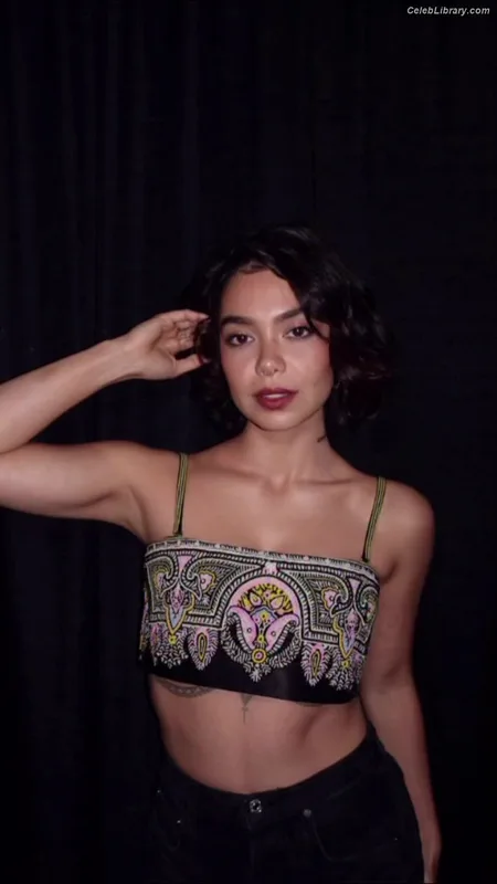 Auli'i Cravalho photo 11 of 423