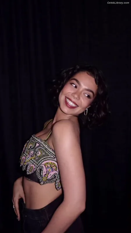 Auli'i Cravalho photo 14 of 423