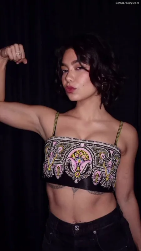 Auli'i Cravalho photo 15 of 423