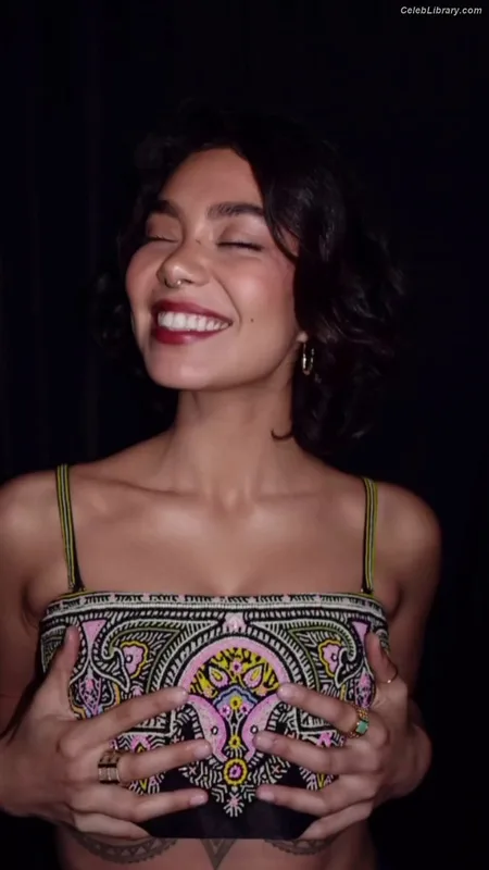 Auli'i Cravalho photo 18 of 423