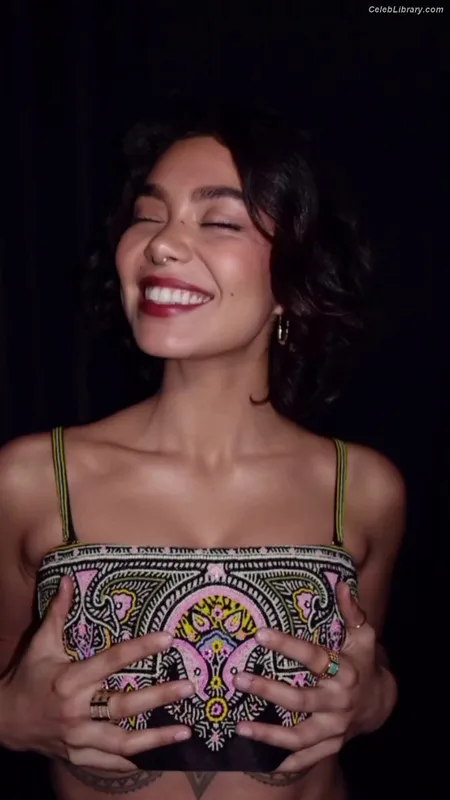 Auli'i Cravalho photo 20 of 423