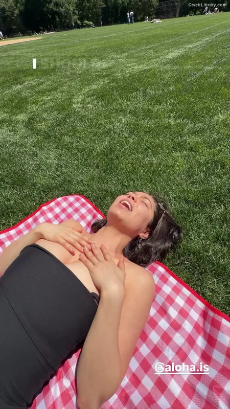 Auli'i Cravalho photo 24 of 423