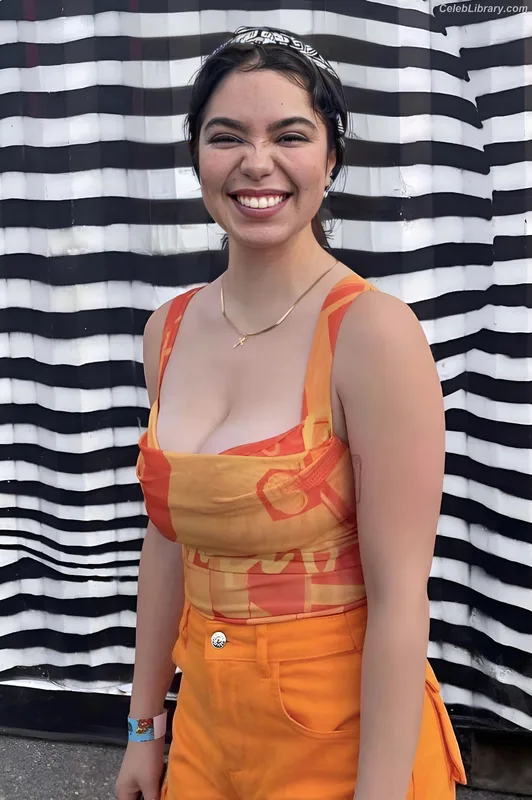 Auli'i Cravalho photo 6 of 423