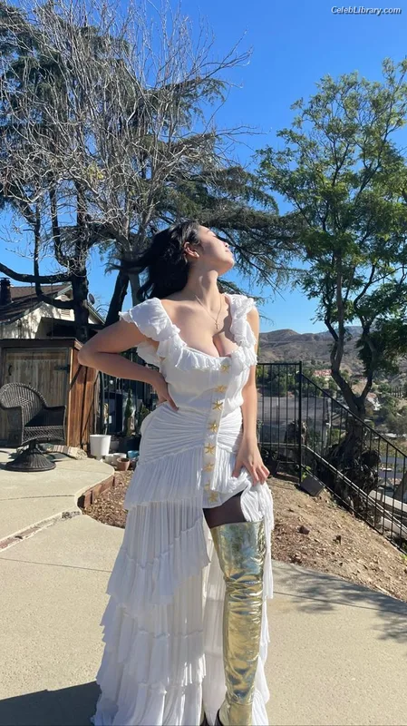 Auli'i Cravalho photo 12 of 423