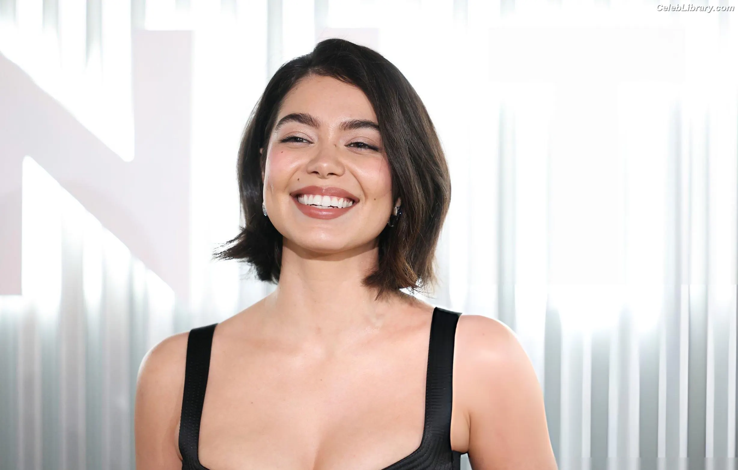 Auli'i Cravalho photo 17 of 422