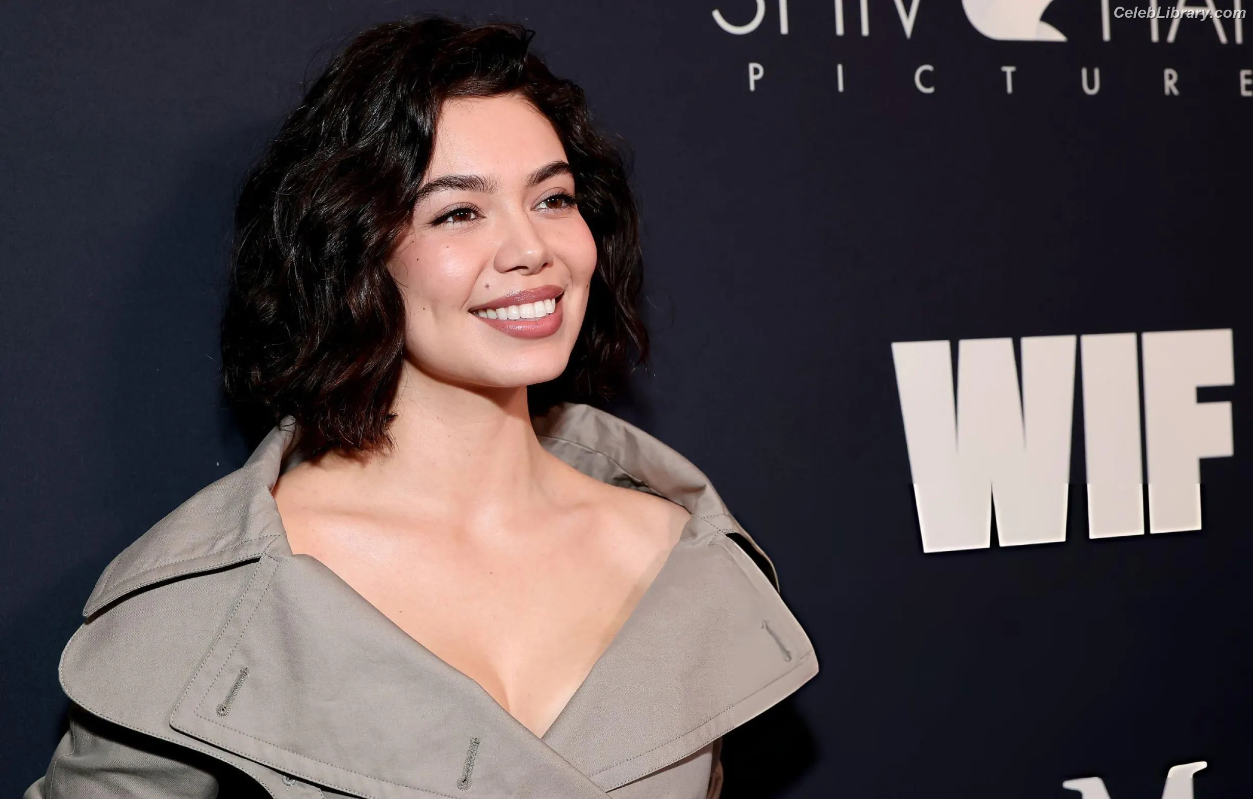 Auli'i Cravalho photo 21 of 422