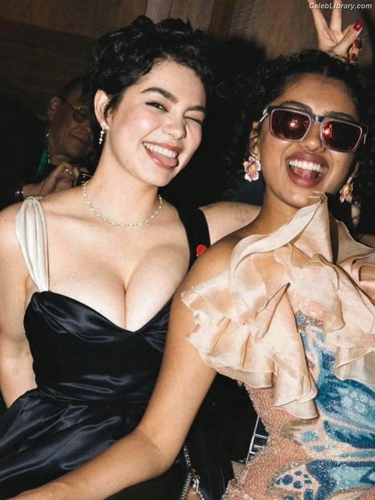 Auli'i Cravalho photo 4 of 422
