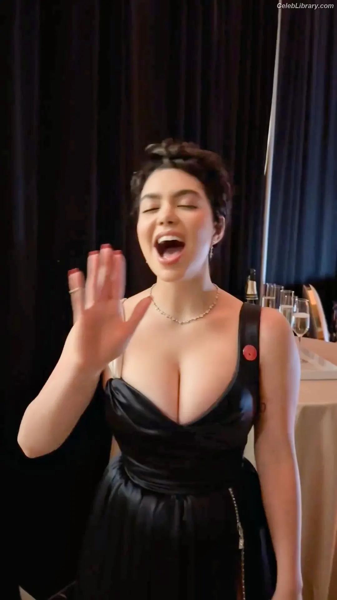 Auli'i Cravalho photo 12 of 422