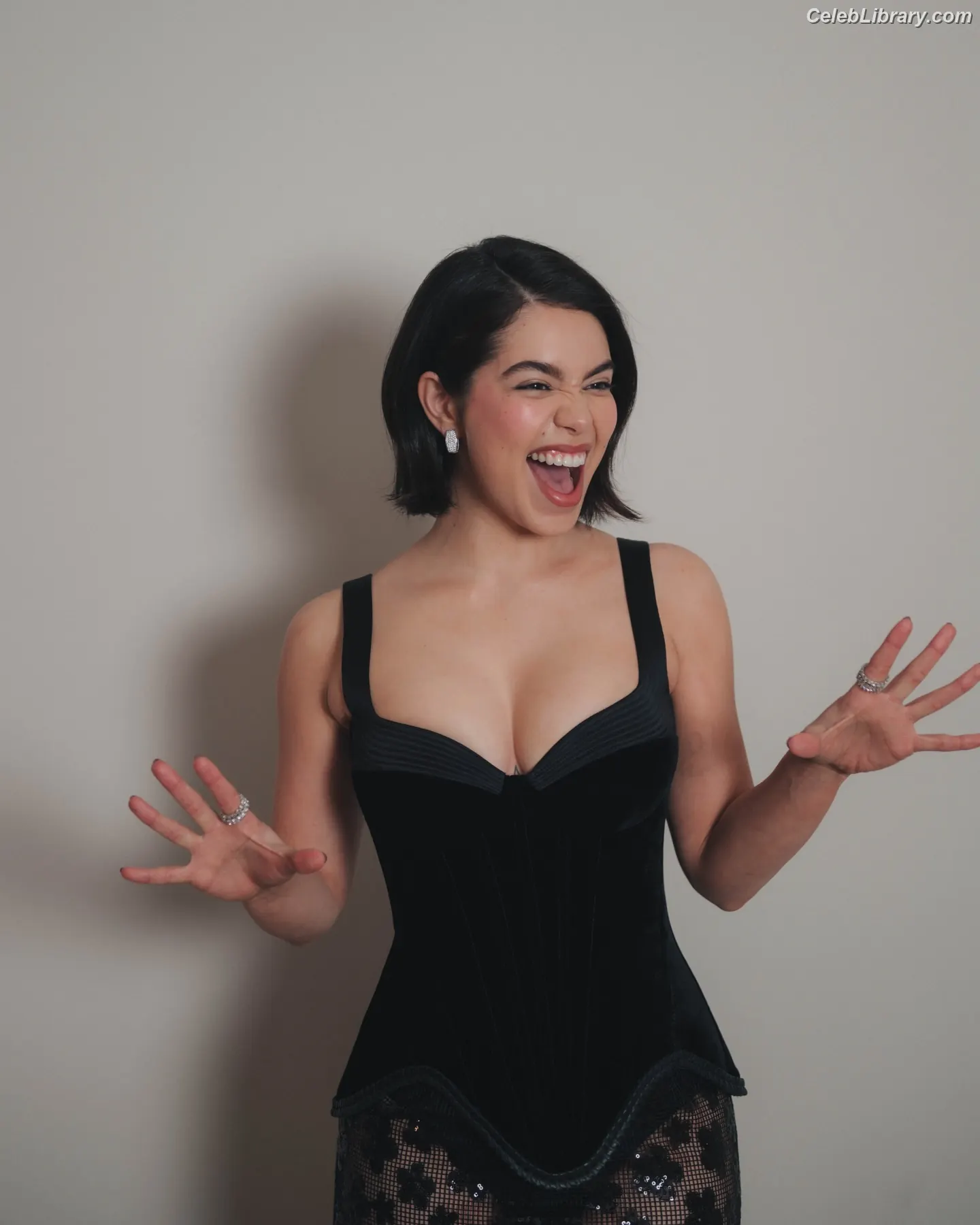 Auli'i Cravalho photo 11 of 422