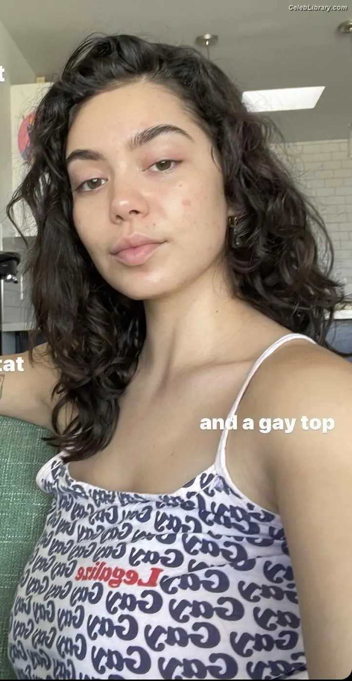 Auli'i Cravalho photo 2 of 422