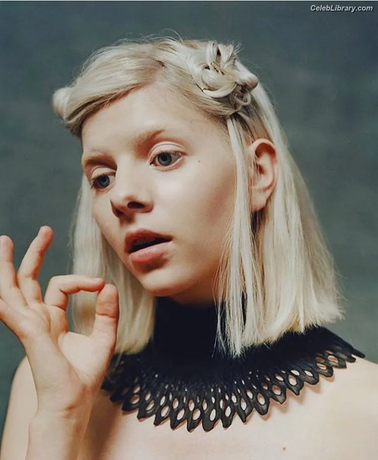 Aurora Aksnes photo 1 of 763