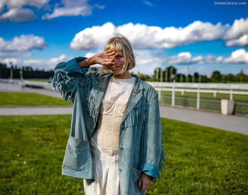 Aurora Aksnes photo 12 of 764