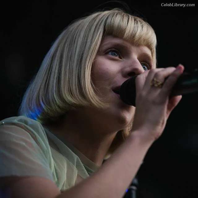 Aurora Aksnes photo 3 of 764
