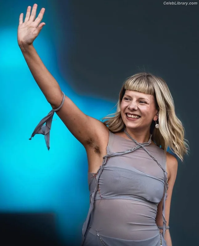 Aurora Aksnes photo 19 of 764