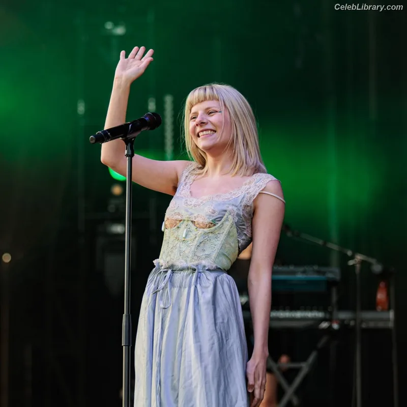 Aurora Aksnes photo 6 of 764