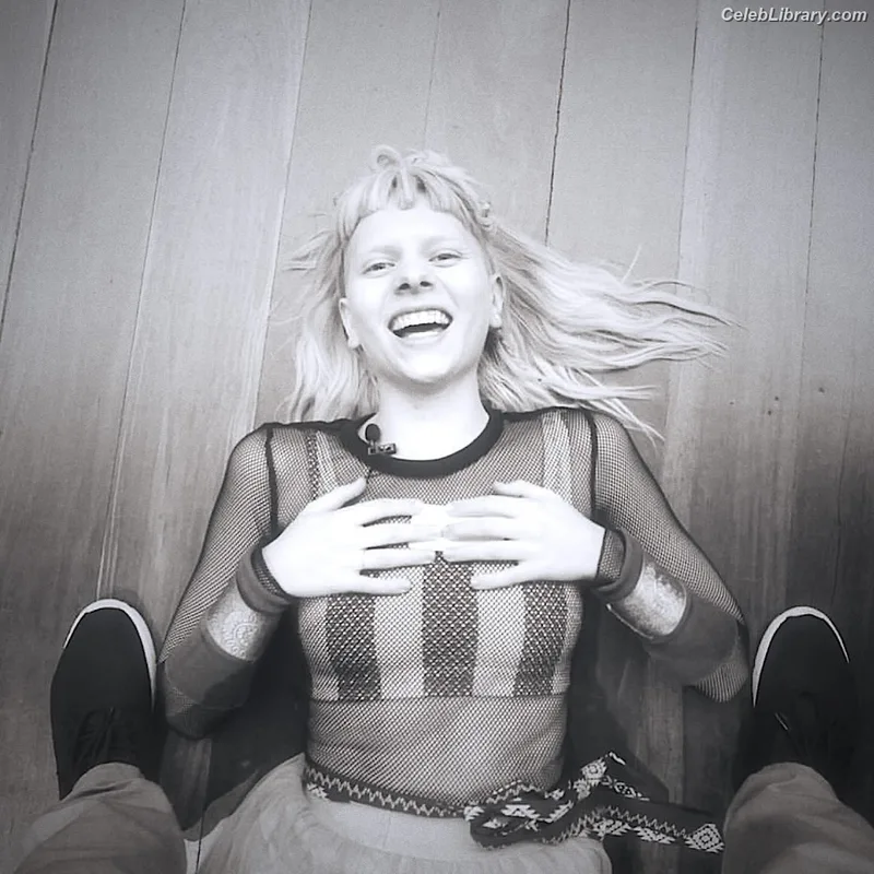 Aurora Aksnes photo 10 of 764