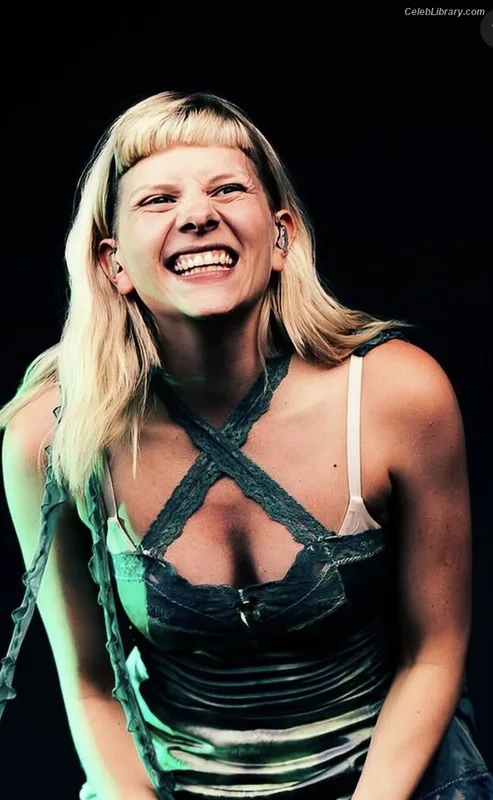 Aurora Aksnes photo 1 of 764
