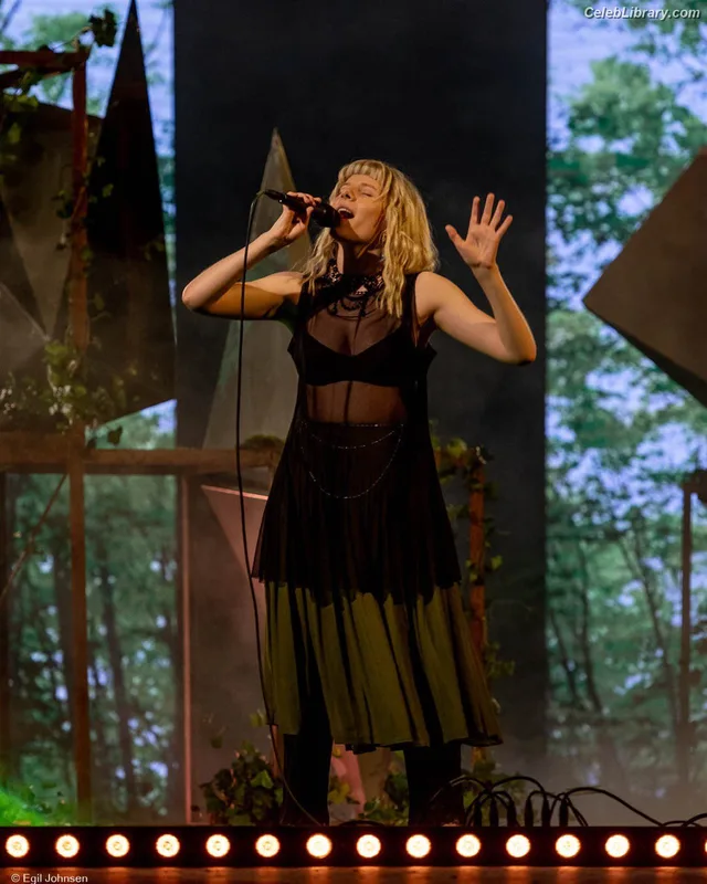 Aurora Aksnes photo 14 of 764