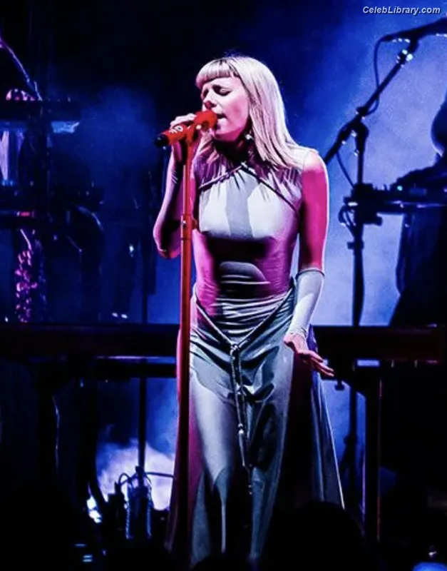 Aurora Aksnes photo 21 of 764