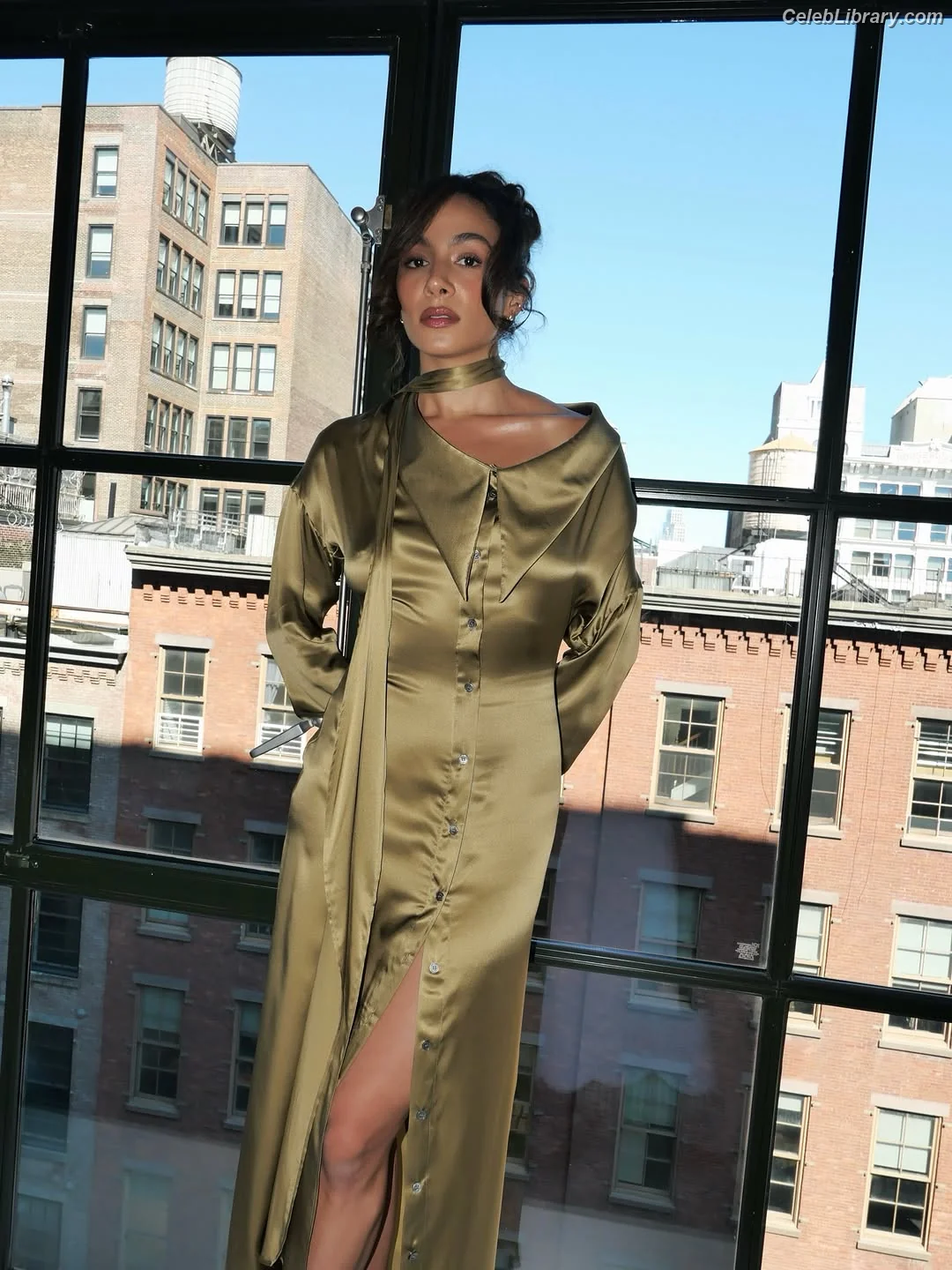 Aurora Perrineau photo 10 of 16