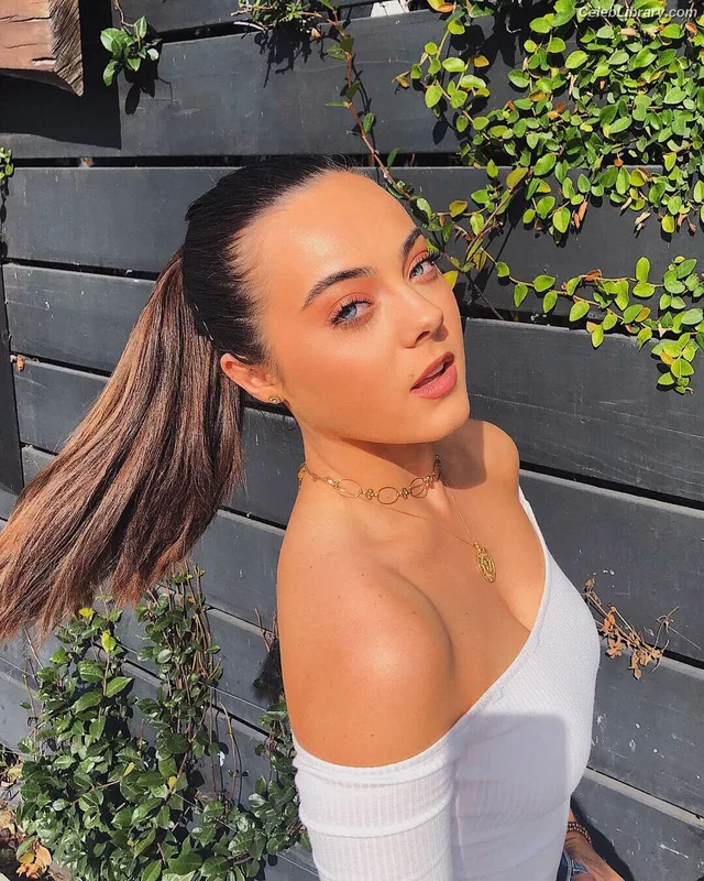 Ava Allan photo 8 of 189