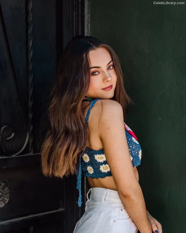 Ava Allan photo 9 of 189