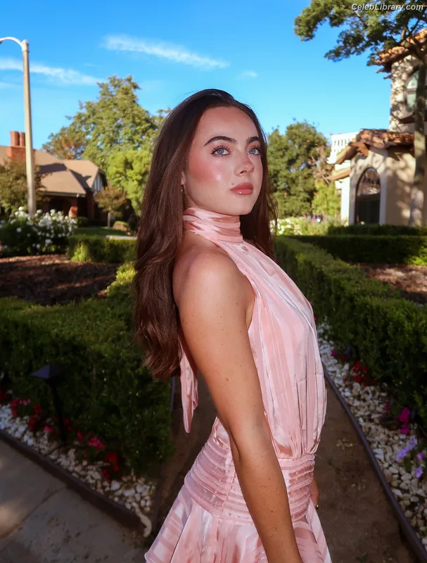 Ava Allan photo 11 of 189
