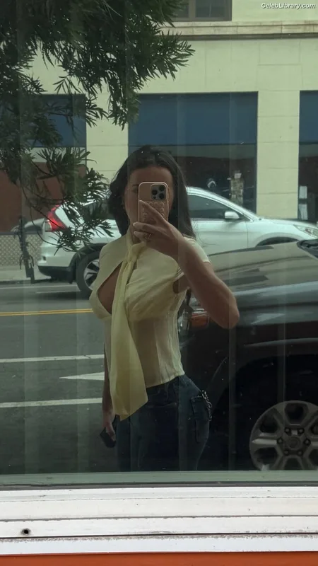 Ava Allan photo 6 of 189