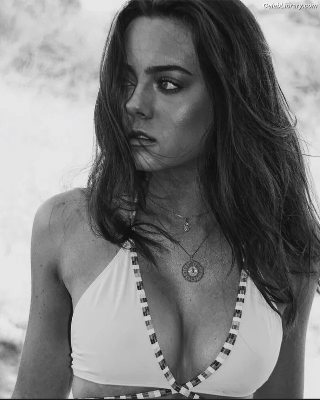 Ava Allan photo 8 of 189