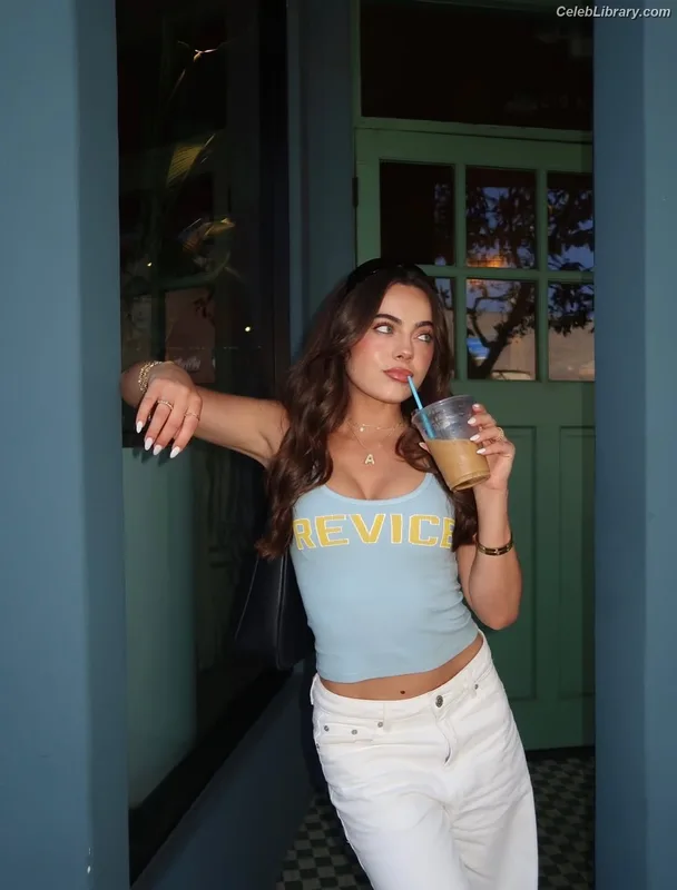 Ava Allan photo 2 of 189