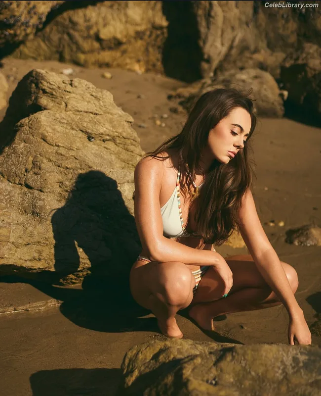 Ava Allan photo 7 of 189