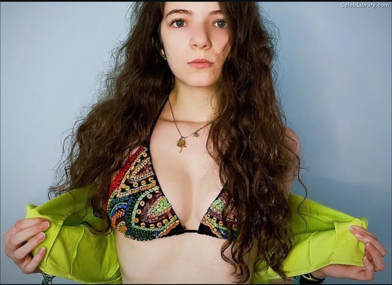 Ava Anduze photo 5 of 46