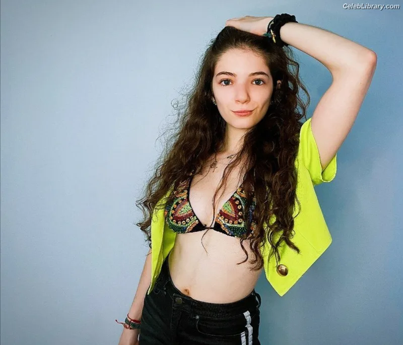 Ava Anduze photo 9 of 46